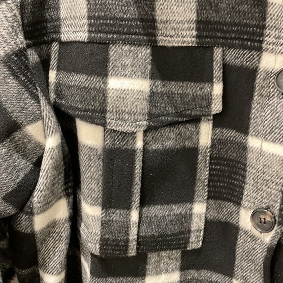 Ladies Black and White Flannel Shirt with pockets - Picture 4 of 5